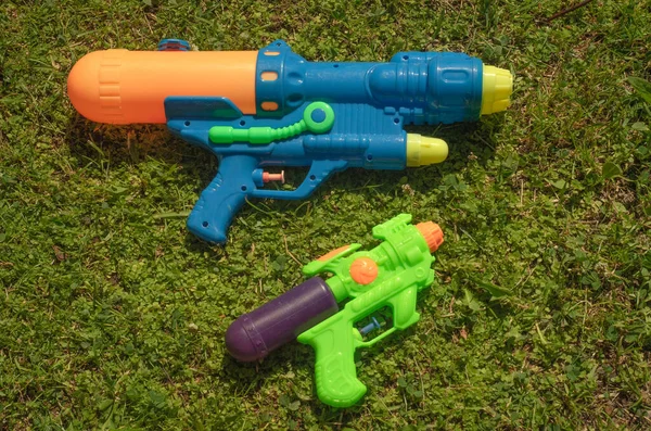 Plastic Water Guns Green Grass — Stock Photo, Image