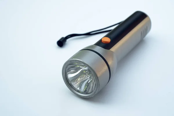 Große Kunststoff Taschenlampe Silberner Farbe Auf Weißem Hintergrund — Stockfoto