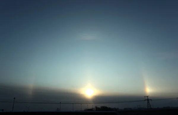 Het Effect Van Een Halo Twee Zonnen Lucht Bij Koud — Stockfoto