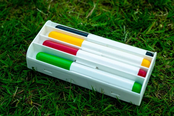 Markers Board Plastic Container Grass — Stock Photo, Image