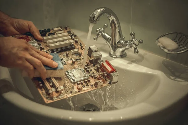 Wash the motherboard from the computer under running water in the tap, cleaning from viruses