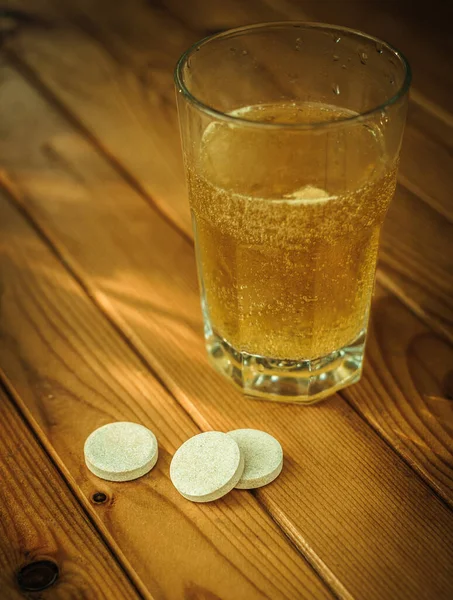 Glass Orange Juice Fizzy Pills Next Wooden Table — Stock Photo, Image