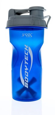 Winneconne - 18 Mayıs 2018: A Bodytech protein şişe shaker Jaxx tarafından izole bir arka plan üzerinde.