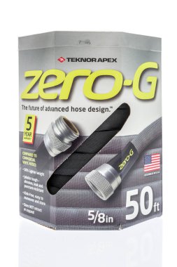 Winneconne - 9 Haziran 2018: Teknor Apex sıfır-G Bahçe hortumu izole bir arka plan üzerinde bir paket.