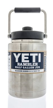 Winneconne, Wi - 16 Haziran 2018: A Yeti rambler yarım galon sürahi buzul izole bir arka plan üzerinde boy.