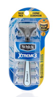 Winneconne, Wi - 4 Temmuz 2018: Shick Xtreme 3 tek kullanımlık tıraş jilet izole bir arka plan üzerinde bir paket.