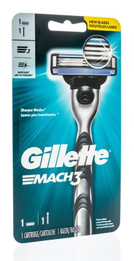 Winneconne, Wi - 4 Temmuz 2018: Gillette Mach 3 tıraş jilet izole bir arka plan üzerinde bir paket.