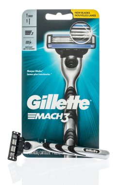 Winneconne, Wi - 4 Temmuz 2018: Gillette Mach 3 tıraş jilet izole bir arka plan üzerinde bir paket.