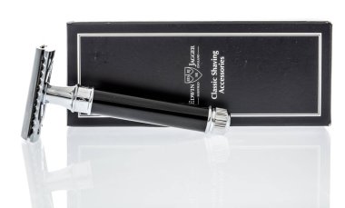 Winneconne, Wi - 11 Temmuz 2018: Edwin Jagger Emanet ustura izole bir arka plan üzerinde bir paket.