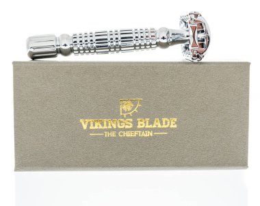 Winneconne, Wi - 13 Temmuz 2018: Vikingler Blade Chieftain Emanet jilet izole bir arka plan üzerinde bir paket.