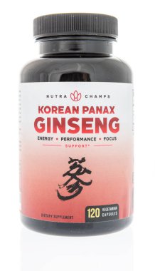 Winneconne, Wi - 14 Temmuz 2018: Nutra Champs Korece Panax ginseng kapsül izole bir arka plan üzerine bir şişe.