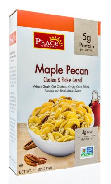 Winneconne, Wi - 21 Temmuz 2018 - A box maple fındıklı lezzet izole bir arka plan üzerinde barış organik tahıl.