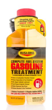 Winneconne, Wi - 30 Temmuz 2018: Rislone yakıt sistemi izole bir arka plan üzerinde temiz bir şişe