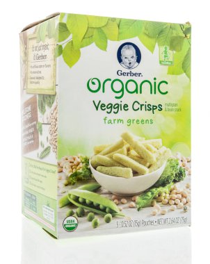 Winneconne, Wi - 7 Ağustos 2018: çiftlik Yeşiller izole bir arka plan üzerine bir kutu Gerber organik sebze cips
