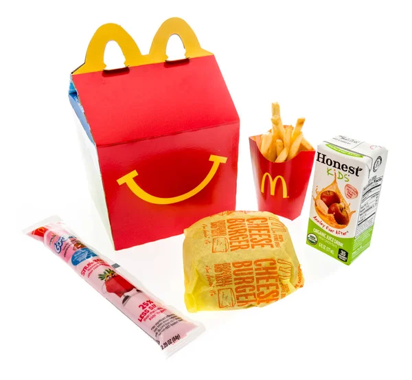 Winneconne August 2018 Cheeseburger Happy Meal Honest Kids Apple Juice — Stock Photo, Image