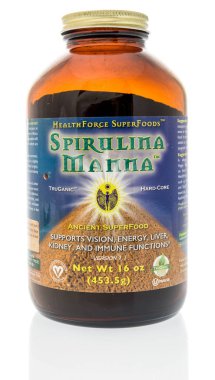 Winneconne, Wi - 23 Ağustos 2018: Healthforce spirulina kudret helvası ek izole bir arka plan üzerine bir şişe