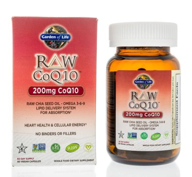 Winneconne, Wi - 23 Ağustos 2018: Garden Life ham Coq10 ek izole bir arka plan üzerine bir şişe