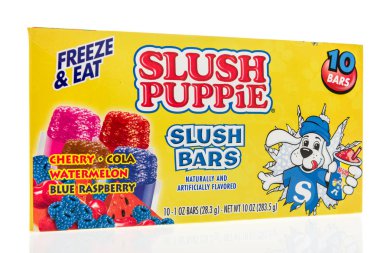 Winneconne, Wi - 23 Ağustos 2018: bir paket rüşvet Puppie rüşvet barlar izole bir arka plan üzerinde