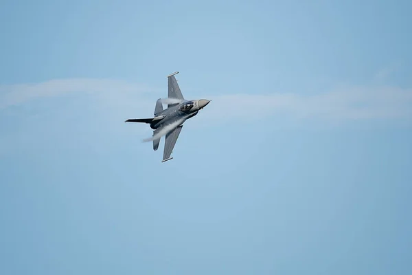 Oshkosh Вісконсін Липня 2018 Літаючих Falcon Починають Свою Чергу Contrails — стокове фото