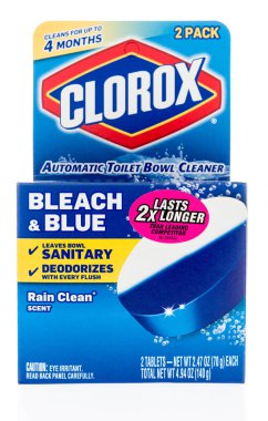 Winneconne, Wi - 2 Eylül 2018: Clorox izole bir arka plan üzerinde temiz çamaşır suyu tuvalet kase mavi paketi