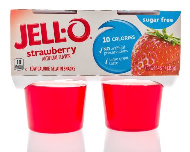 Winneconne, Wi - 9 Eylül 2018: Jello-O jelatin aperatifler bir fincan izole bir arka plan üzerinde bir paket