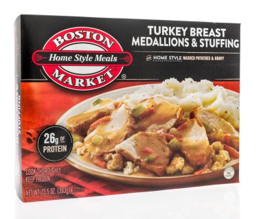 Winneconne, Wi - 29 Eylül 2018: Boston Market bir kutu ev tarzı yemekler Türkiye'de meme madalyonlar ve izole bir arka plan üzerinde doldurma