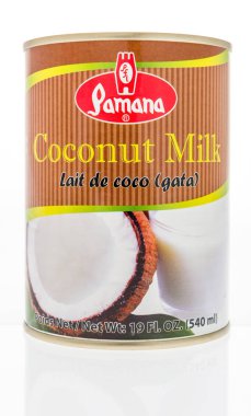 Winneconne, Wi - 7 Ekim 2018: A Pamana Hindistan cevizi sütü izole bir arka plan üzerinde olabilir