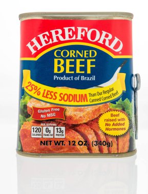 Winneconne, Wi - 7 Ekim 2018: Hereford konservesi corned beef izole bir arka plan üzerinde