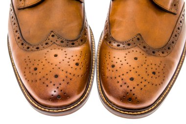 Mens kahverengi kanat elbise ayakkabısı izole bir arka plan üzerinde bir yakın çekim çekim