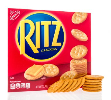 Winneconne, Wi - 4 Kasım 2018: Ritz krakeri izole bir arka plan üzerinde kutusunun yanındaki Ritz Kraker bir kutu.