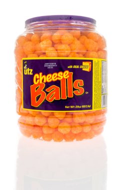 Winneconne, Wi - 8 Kasım 2018: bir paket Utz peynir topları izole bir arka plan üzerinde.