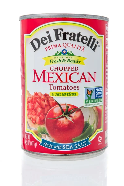 Winneconne, Wi - 11 Kasım 2018: Dei Fratelli konservesi ile jalapenos Meksika domates izole bir arka plan üzerine doğranmış..