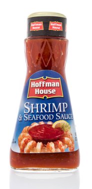 Winneconne, Wi - 20 Kasım 2018: Hoffman House karides ve deniz ürünleri sos izole bir arka plan üzerine bir şişe.