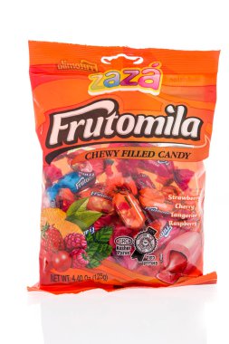 Winneconne, Wi - 25 Kasım 2018: bir paket--dan mangal Zaza Frutomila şeker izole bir arka plan üzerinde.