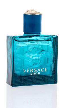 Winneconne, Wi - 1 Aralık 2018: Versace Eros Köln izole bir arka plan üzerinde erkekler için bir şişe.