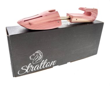 Winneconne, Wi - 13 Aralık 2018: A Ayakkabı ağaç izole bir arka plan üzerinde kutusuyla Stratton şirketten sedir yapılmış.