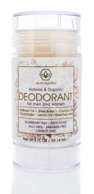 Winneconne, Wi - 18 Aralık 2018: bir sopa alanının o girerken e-ra organik natrual ve izole bir arka plan üzerinde kadın ve erkek için organik deodorant.