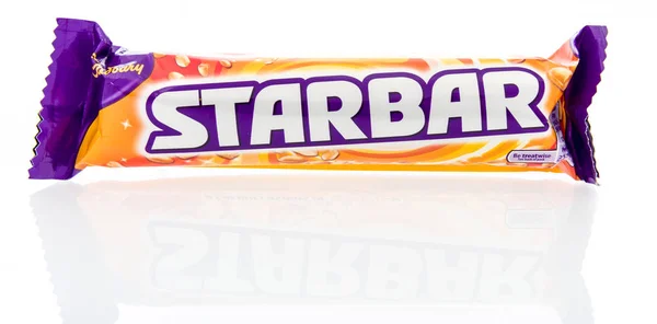 Winneconne Aralık 2018 Cadbury Starbar Bir Paket Ile Fıstık Izole — Stok fotoğraf
