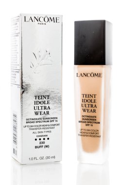 Winneconne, Wi - 10 Aralık 2018: Lancome Paris teint idole ultra giyim Vakfı izole bir arka plan üzerinde bir paket.