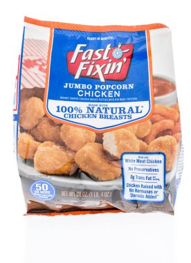 Winneconne, Wi - 30 Aralık 2018: hızlı izole bir arka plan üzerinde jumbo patlamış mısır tavuk ekstralarıyla bir çanta.