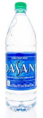 Winneconne, Wi - 30 Aralık 2018: A Dasani su şişe izole bir arka plan üzerinde.
