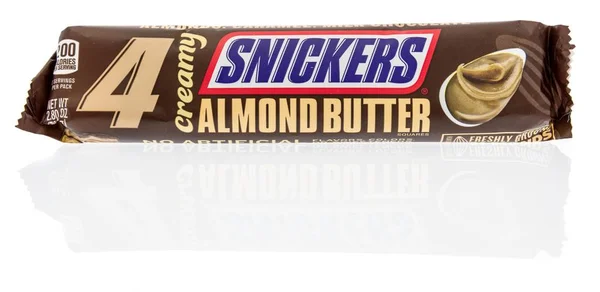 Winneconne Stycznia 2019 Pakiet Candy Bar Snickers Migdałów Masła Białym — Zdjęcie stockowe