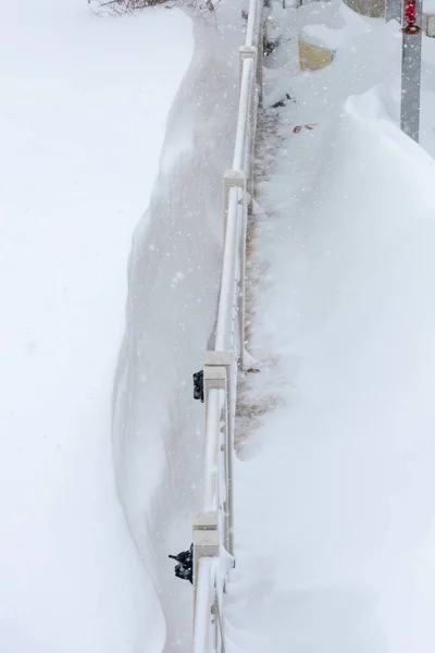 Una Enorme Deriva Nieve Largo Una Valla Patio Trasero — Foto de Stock