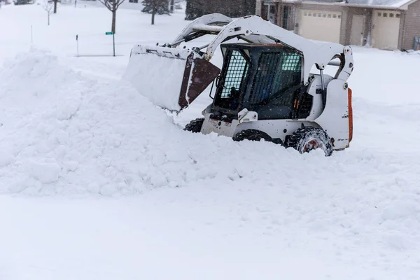 Kompaktlastare Tar Bort Snö Efter Snöstorm — Stockfoto