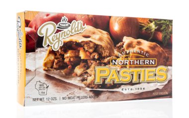Winneconne, Wi - 11 Ocak 2019: Reynolds otantik Kuzey pasties izole bir arka plan üzerinde bir paket.