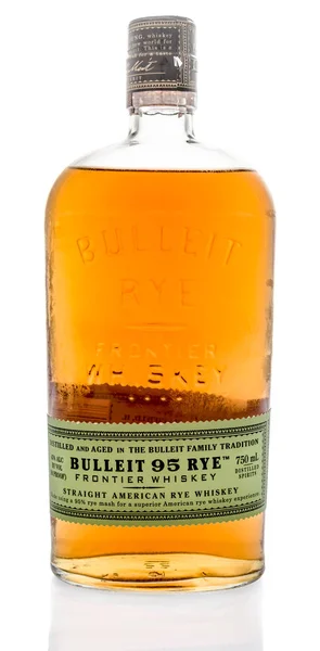 Winneconne Stycznia 2019 Butelka Bulleit Żytnia Whiskey Białym Tle — Zdjęcie stockowe