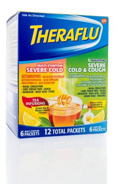 Winneconne, Wi - 2 Şubat 2019: bir paket Theraflu gece zaman şiddetli soğuk algınlığı ilacı izole bir arka plan üzerinde