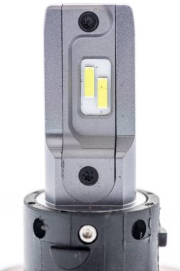Bir otomotiv Led Far yakın çekim izole bir arka plan üzerinde