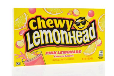 Winneconne, Wi - 8 Şubat 2019: pembe limonata şeker izole bir arka plan üzerinde içinde Chewy lemonhead paketi