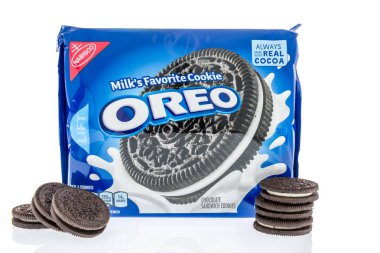 Winneconne, Wi - 14 Şubat 2019: bir paket Nabisco Oreo çikolatalı sandviç kurabiye izole bir arka plan üzerinde